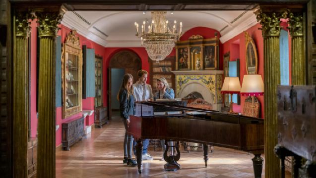 Món Sant Benet: Modernist Experience