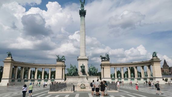 Budapest: 3-Hr Bus Tour & 1-Hr Sightseeing Cruise