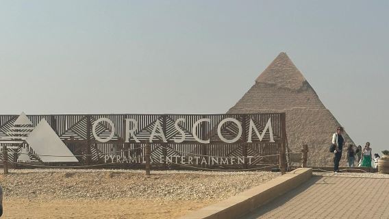 Servicio de reservas de 9 Pyramids Lounge: servicio de coche privado con conductor en El Cairo, recogida en el aeropuerto e itinerarios personalizados por todo Egipto.