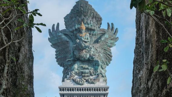 สวรรค์บนหน้าผา: วัดอูลูวาตู, GWK และประสบการณ์ทานอาหารริมทะเล