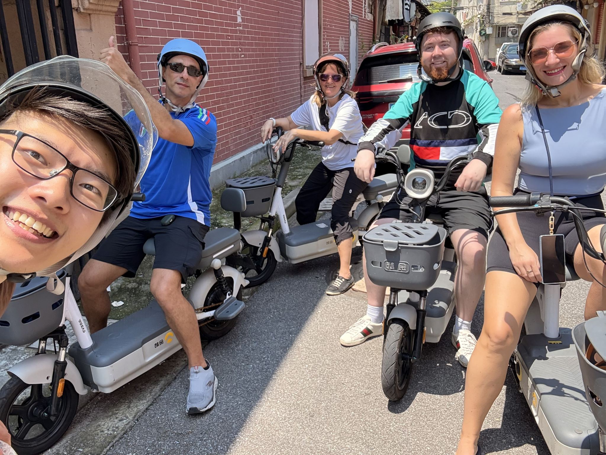 Entdecke das alte Shanghai mit einem Elektromoped (Bund, Suzhou Creek, Altstadt, Französisches Viertel)