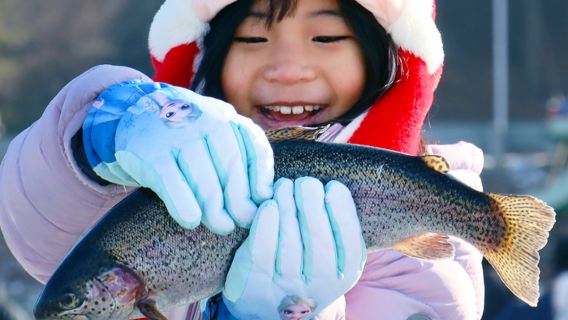 Pyeongchang Trout Festival Tent Ice Fishing Experience (Fishing Gear and Chair Included) / Transportation Only Package