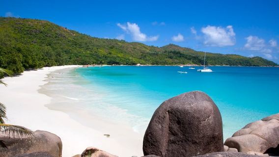 From Mahé: Praslin & La Digue Island-Hopping Tour with Lunch