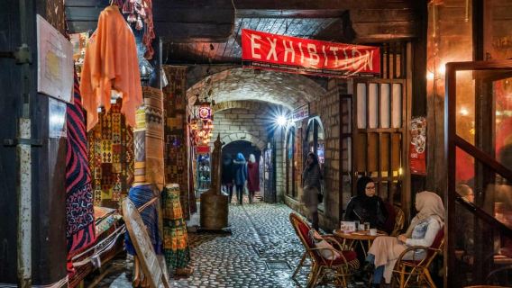 Sarajevo: Wandeltocht langs de hoogtepunten van de nachtelijke stad