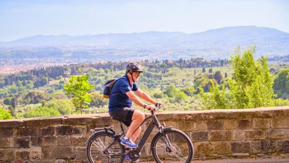 Recorrido en bicicleta eléctrica por Fiesole con cata de aceite de oliva o piscina y relax