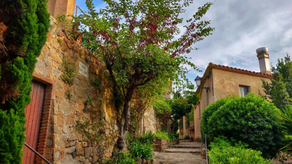 西班牙巴塞隆納來回包車｜貝薩盧+盧佩特 中世紀小眾古鎮探秘遊