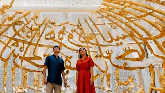 Abu Dhabi: Private City Tour + Sheikh Zayed Grand Mosque + Qasr Al Watan Palace