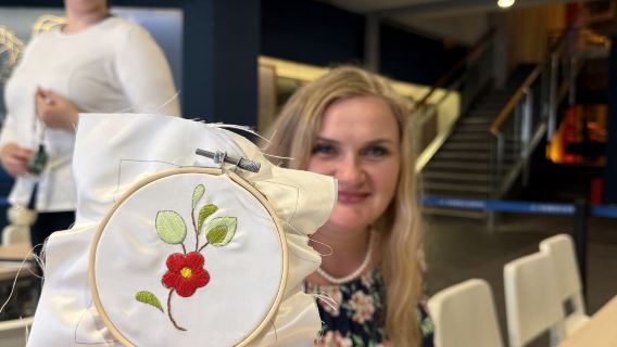 Tour di mezza giornata a Chengdu: Esperienza di artigianato del ricamo Shu