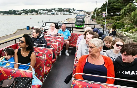 伯恩矛斯觀光巴士