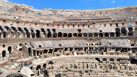 意大利+羅馬鬥獸場+萬神殿+特萊維噴泉+西班牙廣場-中文地陪
