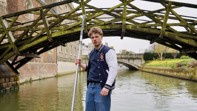 50 minutes de voyage en groupe en anglais à Cambridge : Pagayez sur la rivière Cam et écoutez la poésie authentique de la rivière.