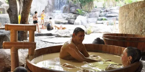 私人旅遊芽莊一天(大教堂-占婆塔-鍾嶼石岬角 - 泥浴)