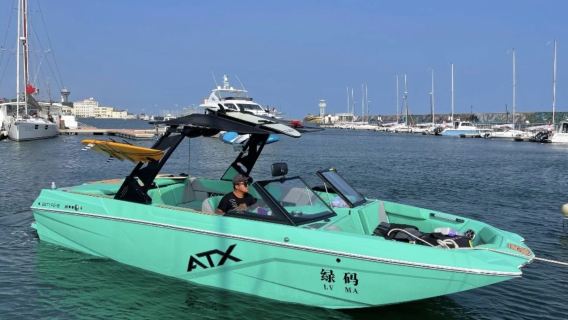 Qinhuangdao, Hebei Wakesurfing/Sea Surfing Experience/Sea Activities [Private Boat Surfing/1 hr Experience/Great for Team Building & Gatherings]