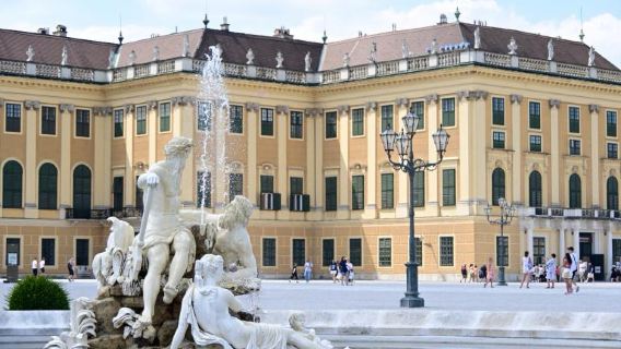 Austria Vienna | Istana Schönbrunn + Bukit Kahlen + Hundertwasserhaus + Prater - Sewaan Peribadi Bahasa Cina Melancong