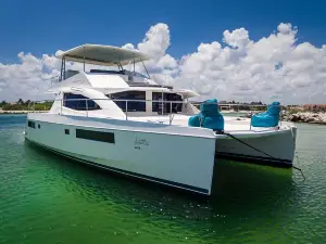 9-Hour Private Luxury Yacht 51 Tulum, Riviera Maya Tour El Cielo Cozumel 