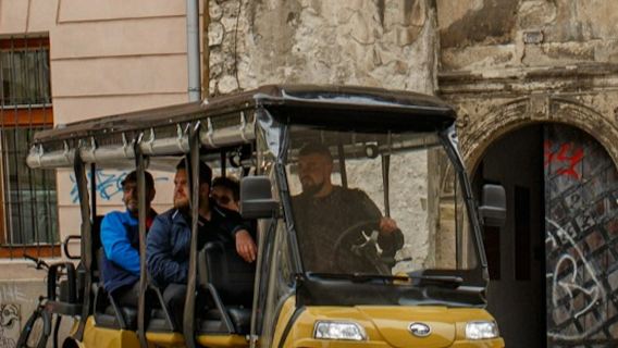 Cracovia: tour panoramico della città in golf cart elettrico + audioguida + trasferimenti