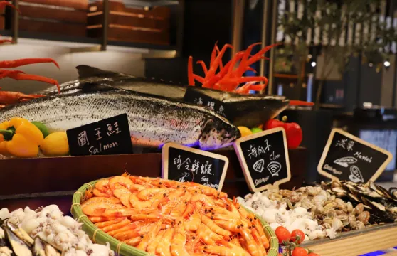 和逸飯店桃園館逸市集4人自助式午或晚餐券(假日4人加收 NT$800)