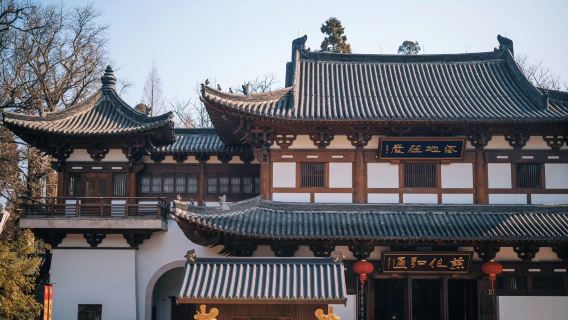 景山寺入場チケット+ 景山観光エリアシャトル (通橋-景山) +ガイドスタッフによる案内サービス