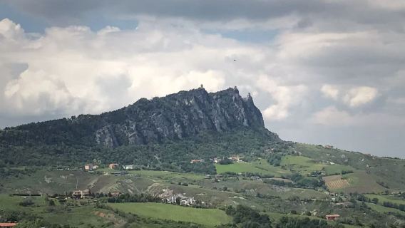 Itinerary Asli + Pengalaman Mendalam | perjalanan satu hari San Marino + San Leo + Kastil Montebello