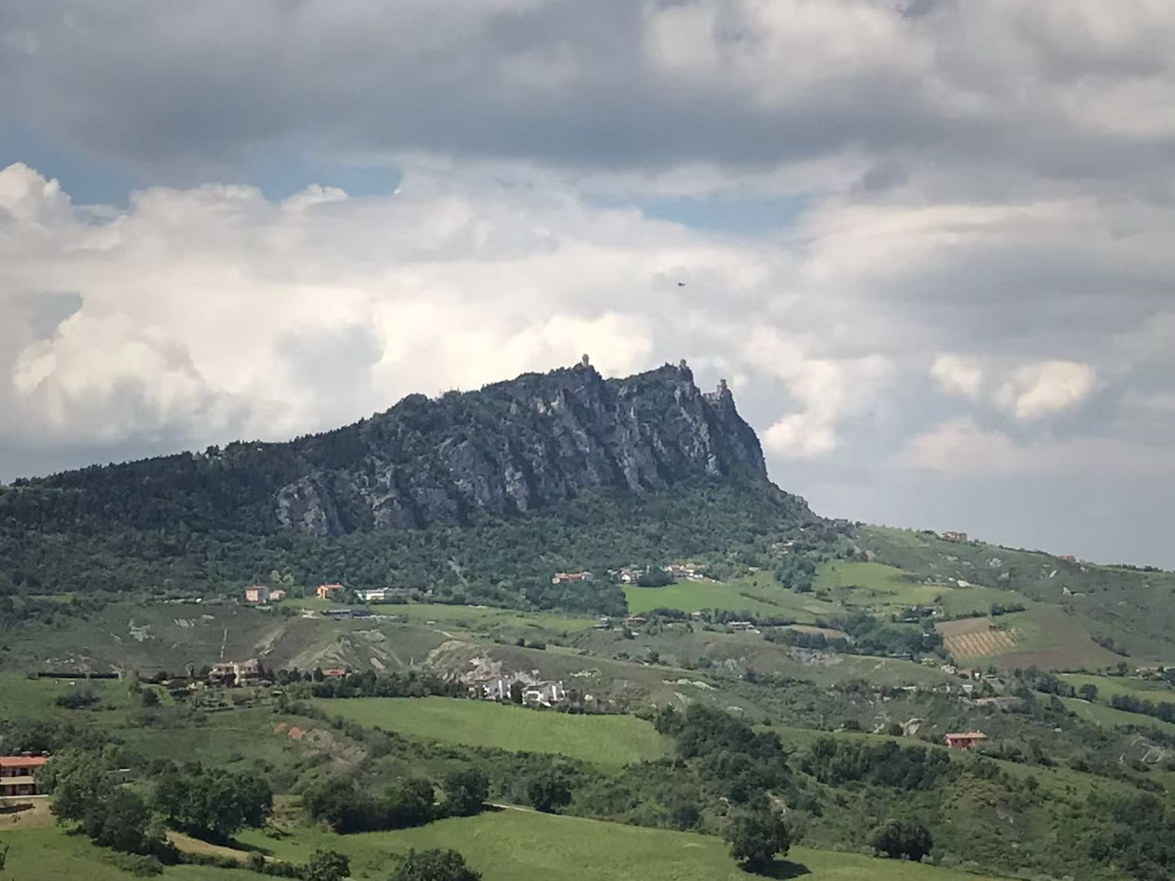 Originalroute + echte Tiefe | Tagesausflug nach San Marino, San Leo und Burg Montebello