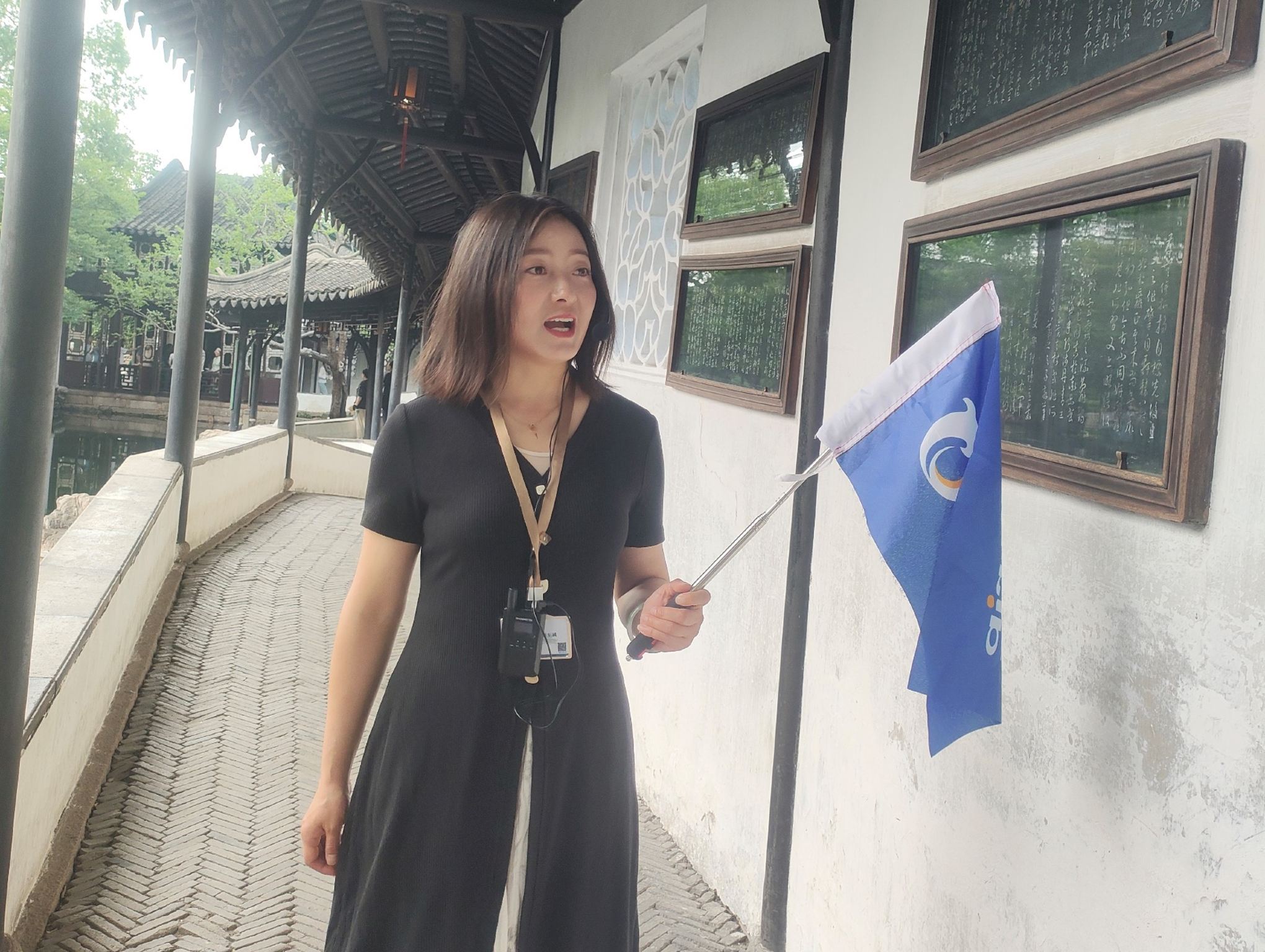 ไกด์นำเที่ยวหางโจว การบรรยายด้วยไกด์ (การบรรยายส่วนตัวแบบ 1 ต่อ 1 สำหรับสถานที่ท่องเที่ยวต่างๆ เช่น ทะเลสาบซีหู ภูเขาเฟยไหลเฟิง วัดหลิงยิน วัดฝาซื่อ เจดีย์เหลยเฟิง เมืองซ่ง เป็นต้น) มีหลายภาษา เช่น จีน/อังกฤษ