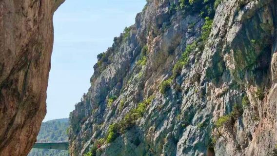 法國馬賽來回瓦朗索勒-陶瓷小鎮-聖十字湖-包車