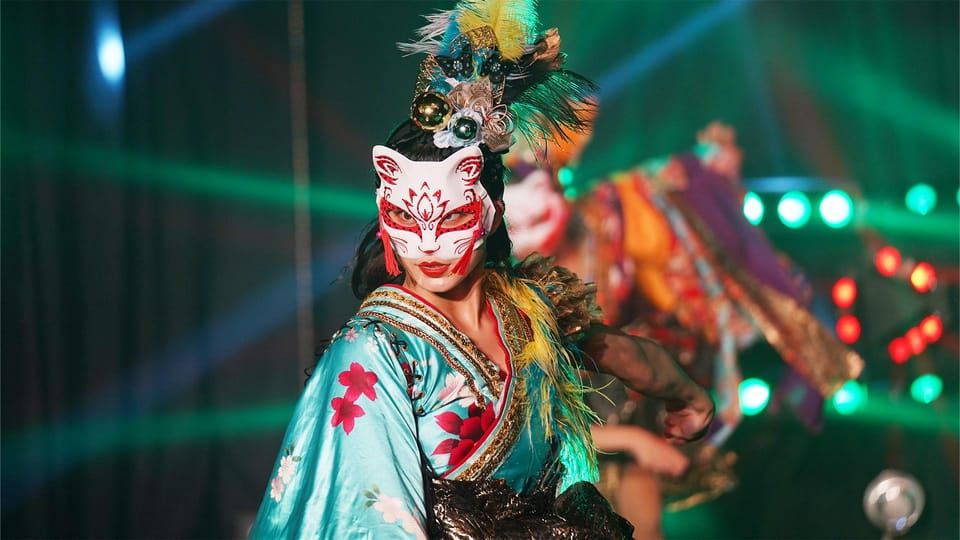 Japanische Tanzshow mit Kimono-Kostüm-Erlebnis und Getränken