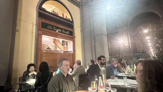Tischreservierung im Restaurant La Grotta Guelfa, dem angesagten Restaurant in Florenz