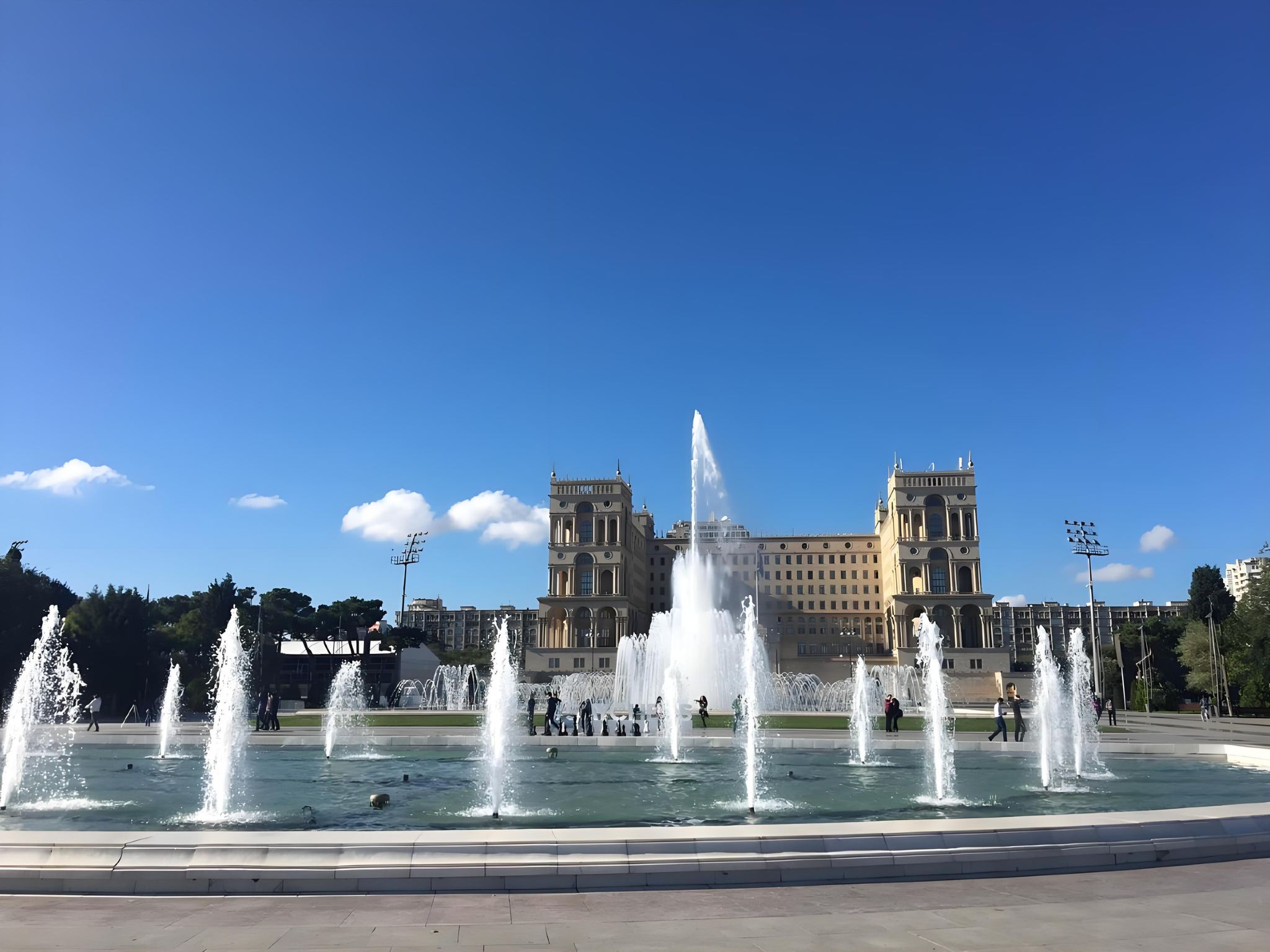 guida a piedi per la città di Baku in Azerbaigian [cinese/inglese]