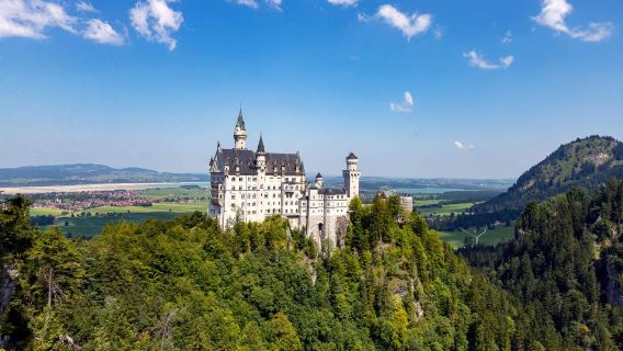 Neuschwanstein Castle + Linderhof Palace + Oberammergau + Alpsee 1-day tour