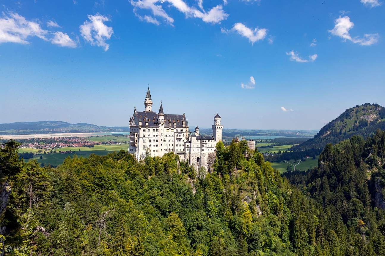 tour di un giorno al Castello di Neuschwanstein, Linderhof Palace, Oberammergau e Lago Alpino