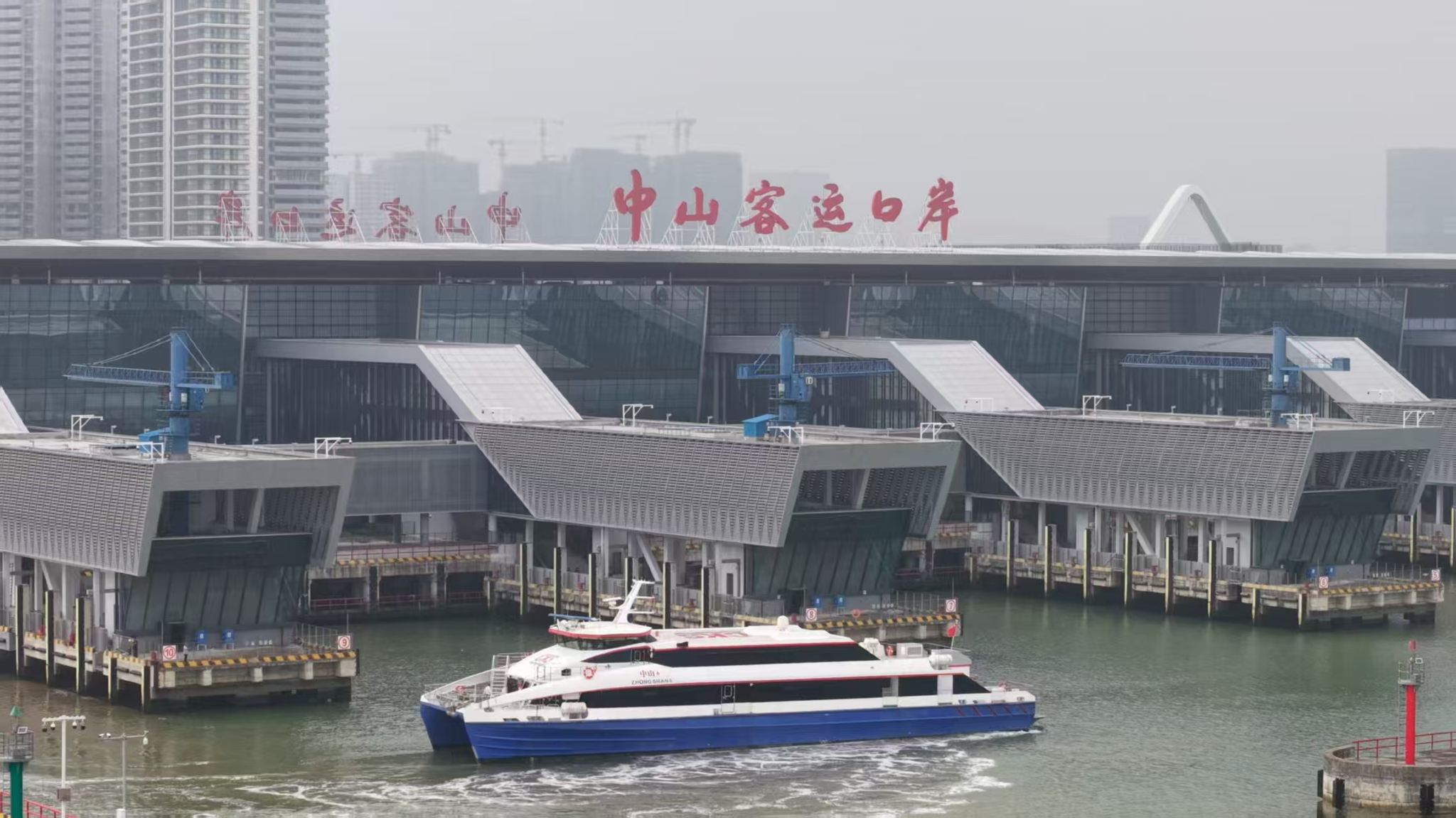 [Porto di Zhongshan (Nuovo Terminal Passeggeri di Zhongshan) - Terminal Marittimo di Hong Kong Airport] Biglietto per la barca sola andata, 70 minuti di viaggio ad alta velocità direttamente all'aeroporto di Hong Kong, bagaglio in consegna diretta