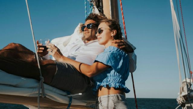 Key West: 2-Hr Sunset Sail with Wine Tasting