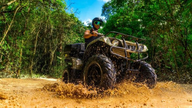 カンクンで極限アドベンチャー：ATV、ジップライン、セノーテ体験