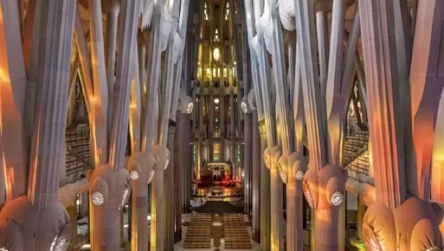 巴塞隆納聖家族大教堂+米拉之家+巴特羅之家+巴塞羅那塔海灘一日遊