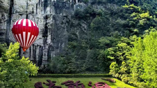 Lawatan sehari ke Gua Tenglong + Kota Tusi, [Kumpulan kecil 2 hingga 8 orang + pengangkutan + pemandu pelancong tempatan]