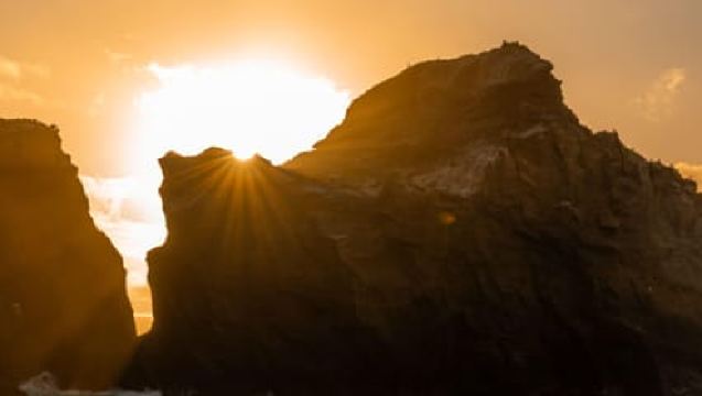 São Miguel: Sunset Boat Tour – Golden Light, Cliffs & Caves