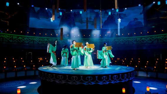 Xi'an: Chang'an Xuyan Feast: Tang Hanfu, Courtyard Live Show & Guanzhong Royal Cuisine