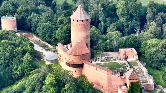 Custom trip to Riga in Latvia: Vecrīga + House of the Black Heads + Freedom Monument + Turaida Castle ※