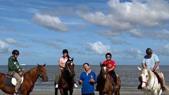 Montevideo: Horseback riding on a trail to the Beach
