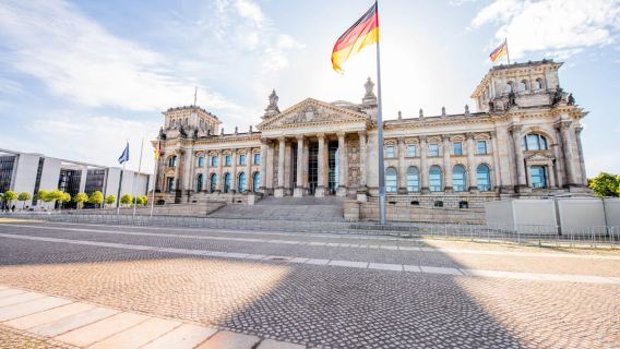 Berlin: Reichstag & Holocaust Memorial Walking Tour