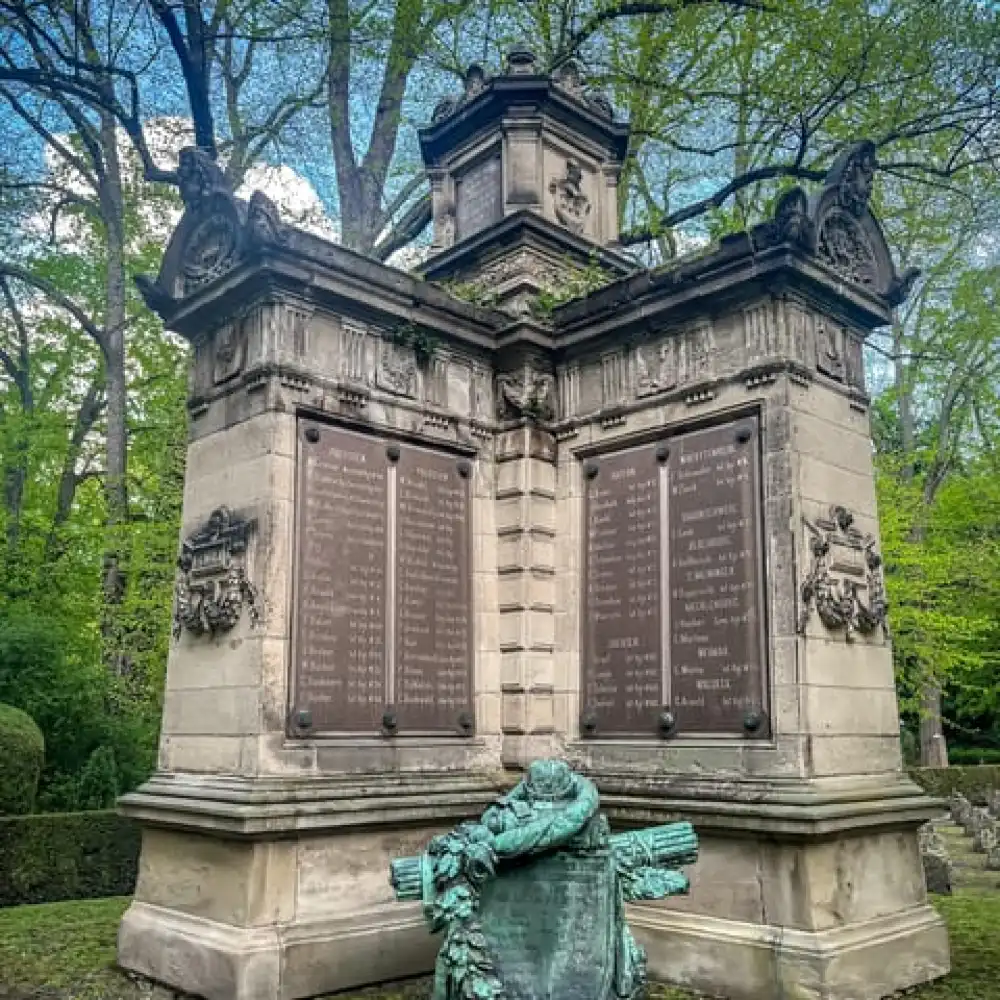 死者の街：英語ガイド付き ケルン有名墓地ツアー | Trip.com