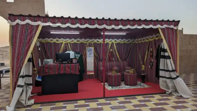 杜拜白金尊貴營地沙漠之旅連晚餐，包括酒店接送及其他活動