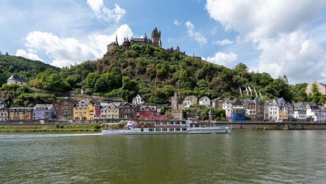 โคเคม: ทัศนียภาพยามเย็นกับเรือสำราญ KD บนแม่น้ำโมเซล