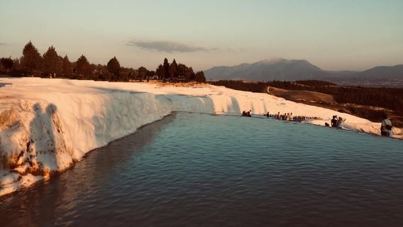 From Izmir: Hierapolis and Pamukkale Tour with Guide