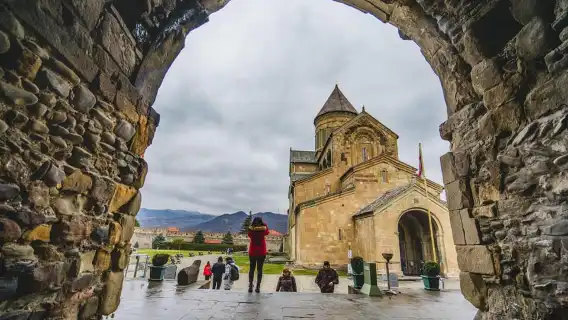 จากทบิลิซี: ทริปวันเดียวที่ Mtskheta และ Uplistsikhe - ชิมไวน์