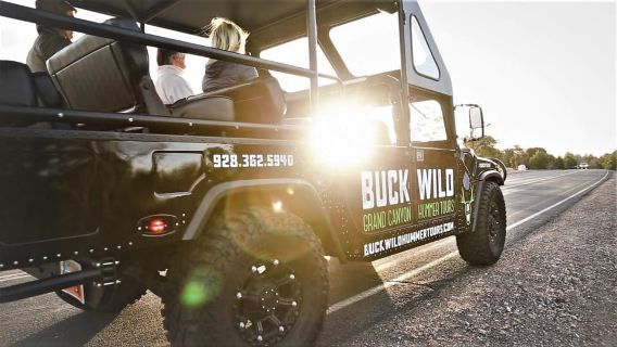 Tusayan: Grand Canyon Helikopterflug mit optionalem Hummer