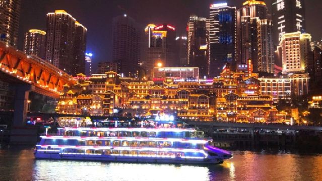 Het nachtleven van Chongqing is een must-see! Chongqing Two Rivers Cruise (zelfgeleide tour)