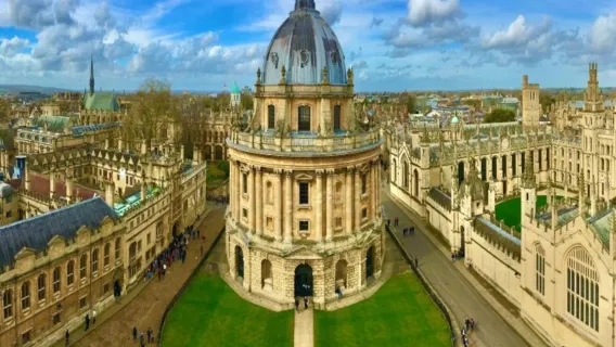 Stepping Through Oxford - Guided Walking Tour