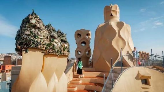 西班牙巴特羅之家+巴塞隆納畢卡索博物館+聖家族大教堂一日遊。